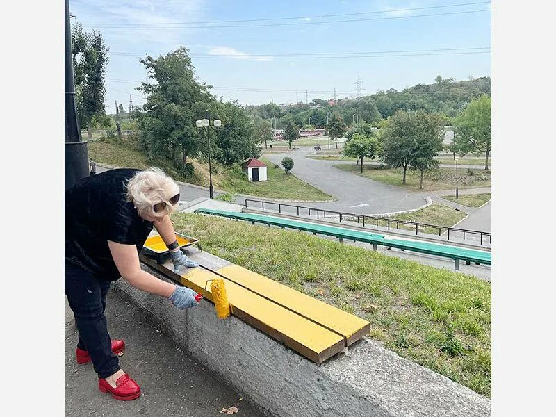 Люди во владикавказе. Парк Жуковского Владикавказ. Детский парк имени Жуковского Владикавказ. Владикавказ люди. Сквер Владикавказ.