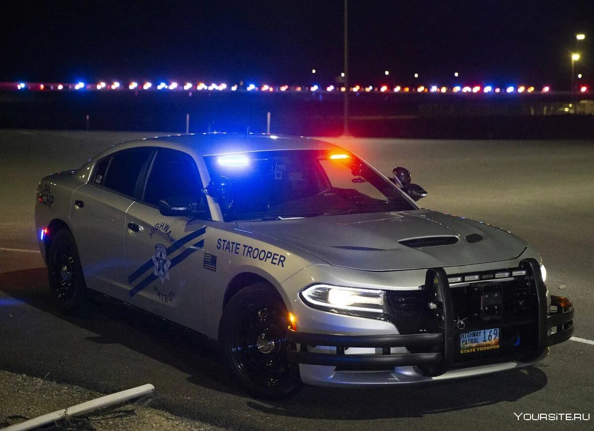 Полицейские патрули машины. Полицейская мигалка полиция США. Проблесковые маячки полиции США. Форд полиция США мигалка. Ford Focus 2 ДПС.
