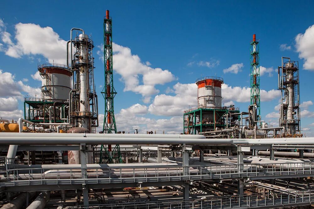 Омский газоперерабатывающий завод. Виды гпз. Астраханский гпз газоперерабатывающий завод. Омский нефтеперерабатывающий завод газпромнефть. Виды гпз.