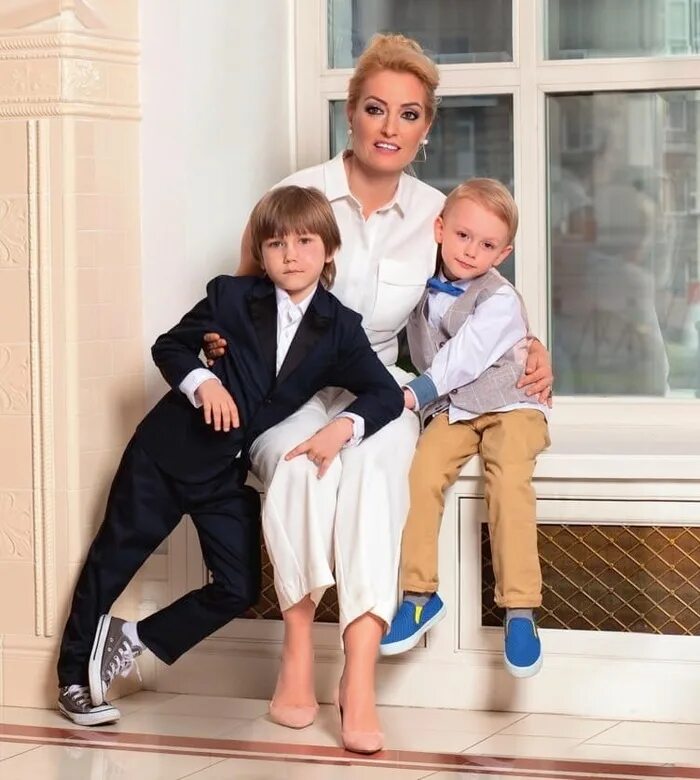 Сын вениамина смехова. Актриса два сына. Галина боб актриса дети. Ольга павловец 2023. Жанна эппле сын ефим.