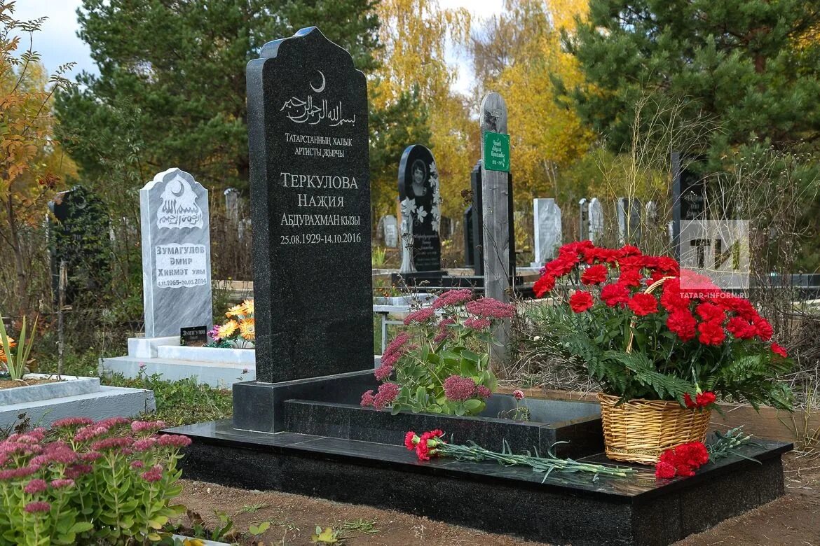Кладбище киндери казань. Сухорецкое кладбище казань. кладбище сухая река казань. аллея героев сухорецкое кладбище.