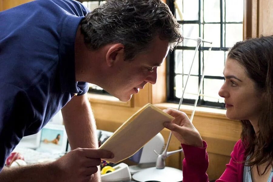 Преданный субтитры. Кузгун турецкий сериал свадьба. Рэйчел вайс преданный садовник. Ральф файнс преданный садовник. Преданный субтитры.