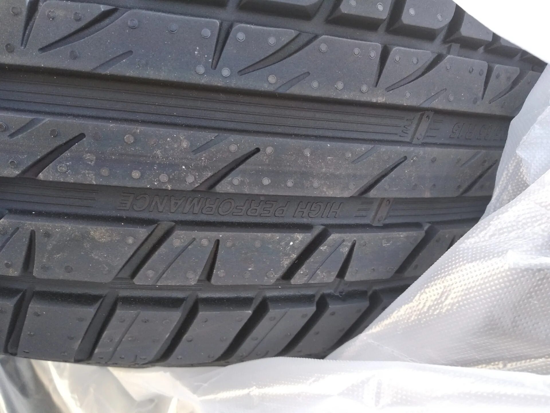 Шины тигар 15. Tigar High Performance 195/65 r15. Tigar шины 195 65r15. Резина Tigar зима 195/65r15. Тигар перфоманс 195/65/15.