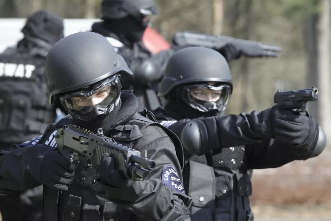 Спецназ сват фбр. Swat полицейский спецназ сша. Спецназ сша swat. Swat фото. Спецназ полиции сша swat.