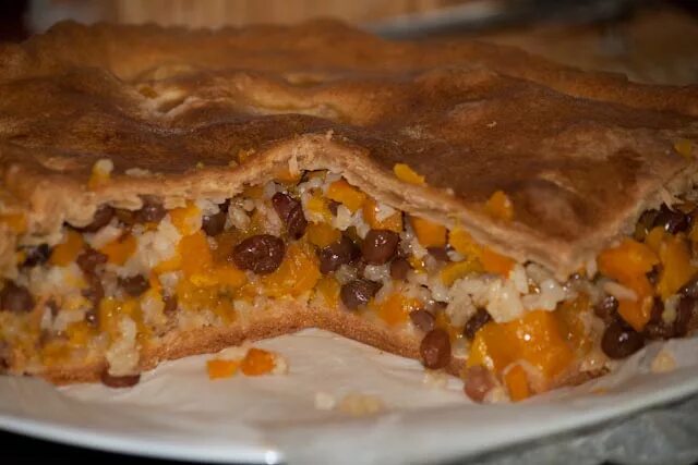 Тыквенный пирог с рисом. Татарский балиш с рисом и изюмом. балиш сладкий татарский. татарский балиш с рисом и сухофруктами. татарский балиш с тыквой.