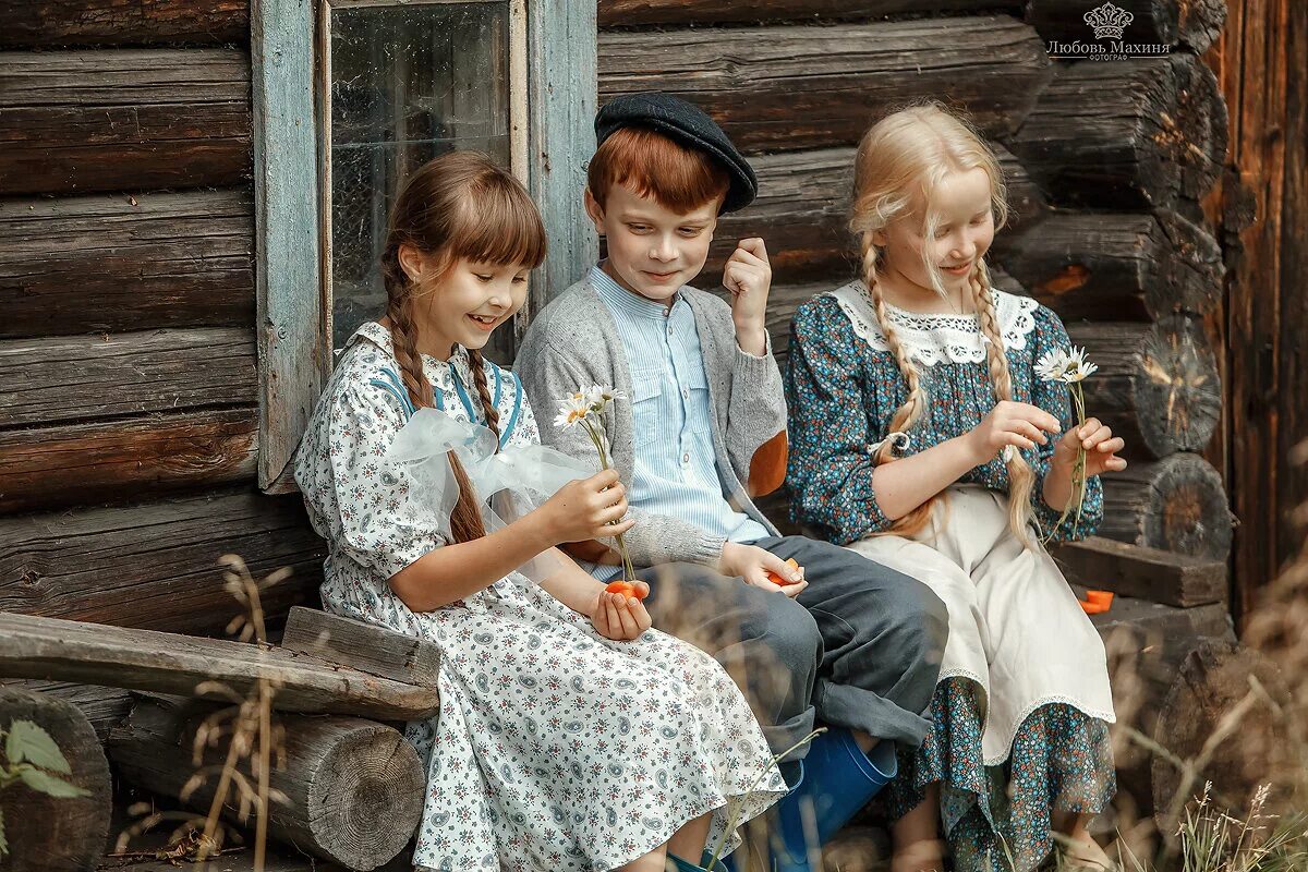 Русская деревенская мама. Бабушка в деревне. Лето в деревне дети. Детство в деревне. Детская фотосессия в деревне.