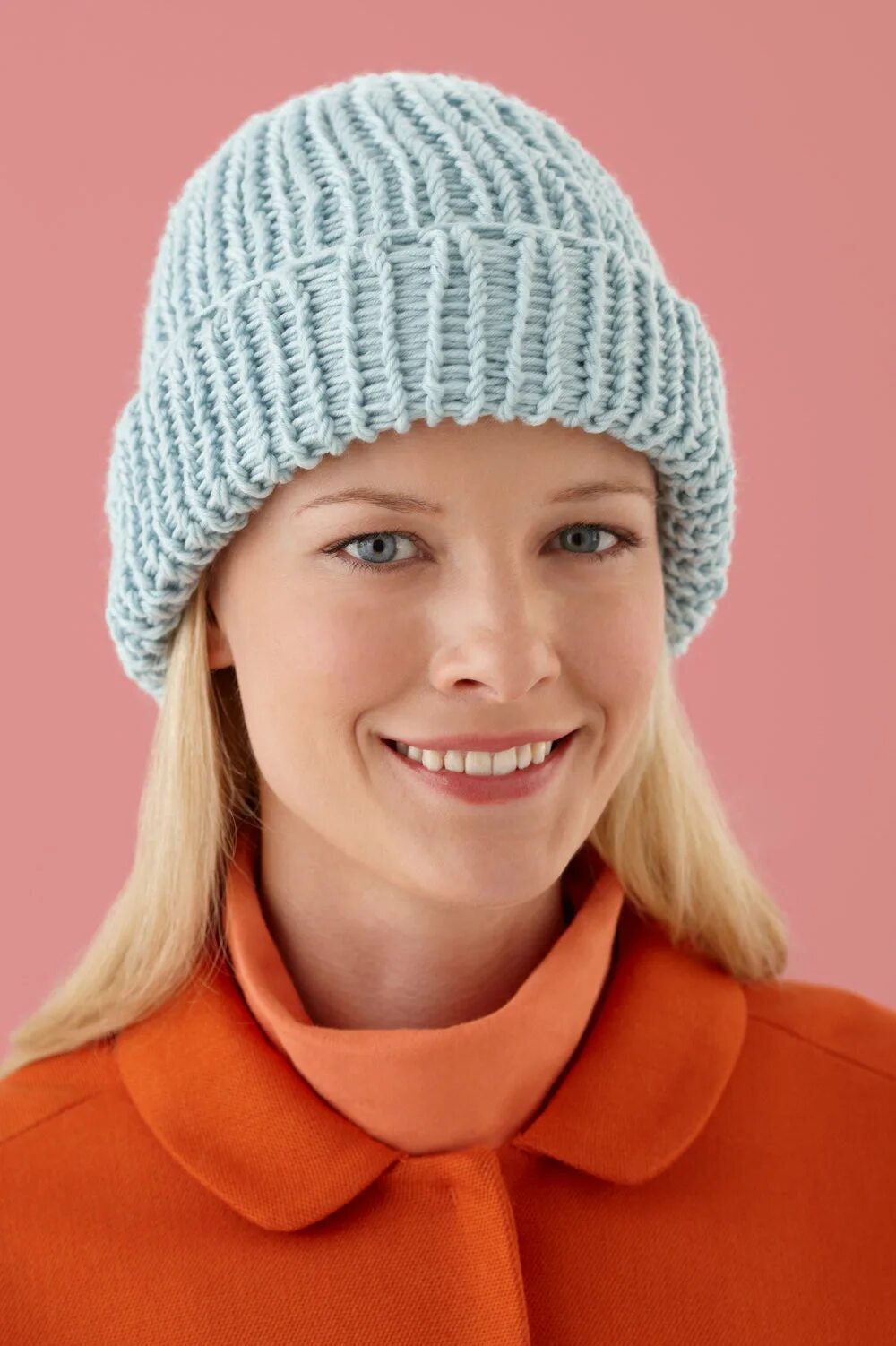 Knit hat. Вязаные шапки для женщин за 50. Шапка для женщины 50 лет спицами. Вязаные шапки 2023 женские модные. Модные вязаные шапки для женщин за 50.