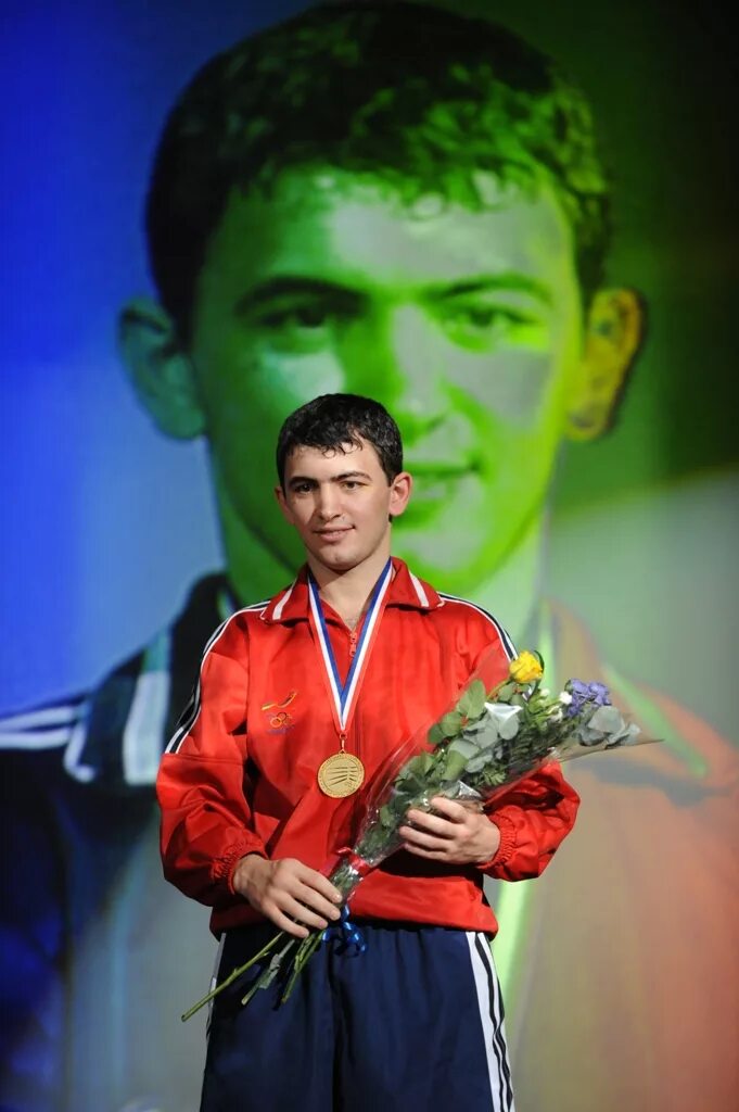 Амбарцумян брянск. Брянский губернаторский симфонический оркестр эдуарда амбарцумяна. Амбарцумян арташес юрьевич калуга. Камерный оркестр под управлением амбарцумян брянск. Ани амбарцумян.
