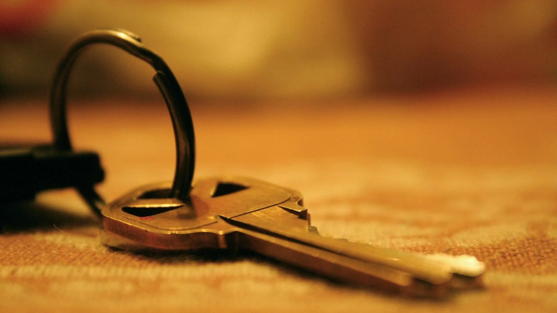 The key to happiness. Книжка с ключиком. Волшебный ключ в женской руке. He the keys to me. Замок и много ключей.