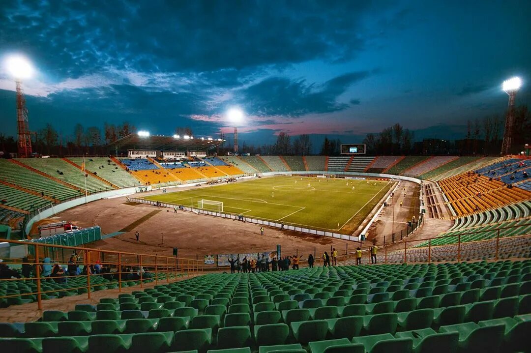 Александрия Украина стадион в 2000 году. Стадион Украина Карпаты. Стадион Украина Львов. Стадион ukrayina. Стадионы украины