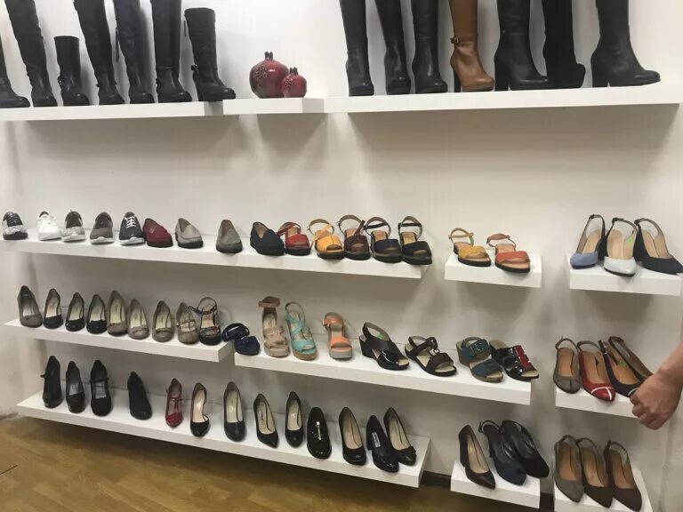 центр одежды и обуви. калуга магазин рикер площадь победы. торговый центр рынок фирменный магазин. обувь в плазе. центральный рынок магазины обуви.