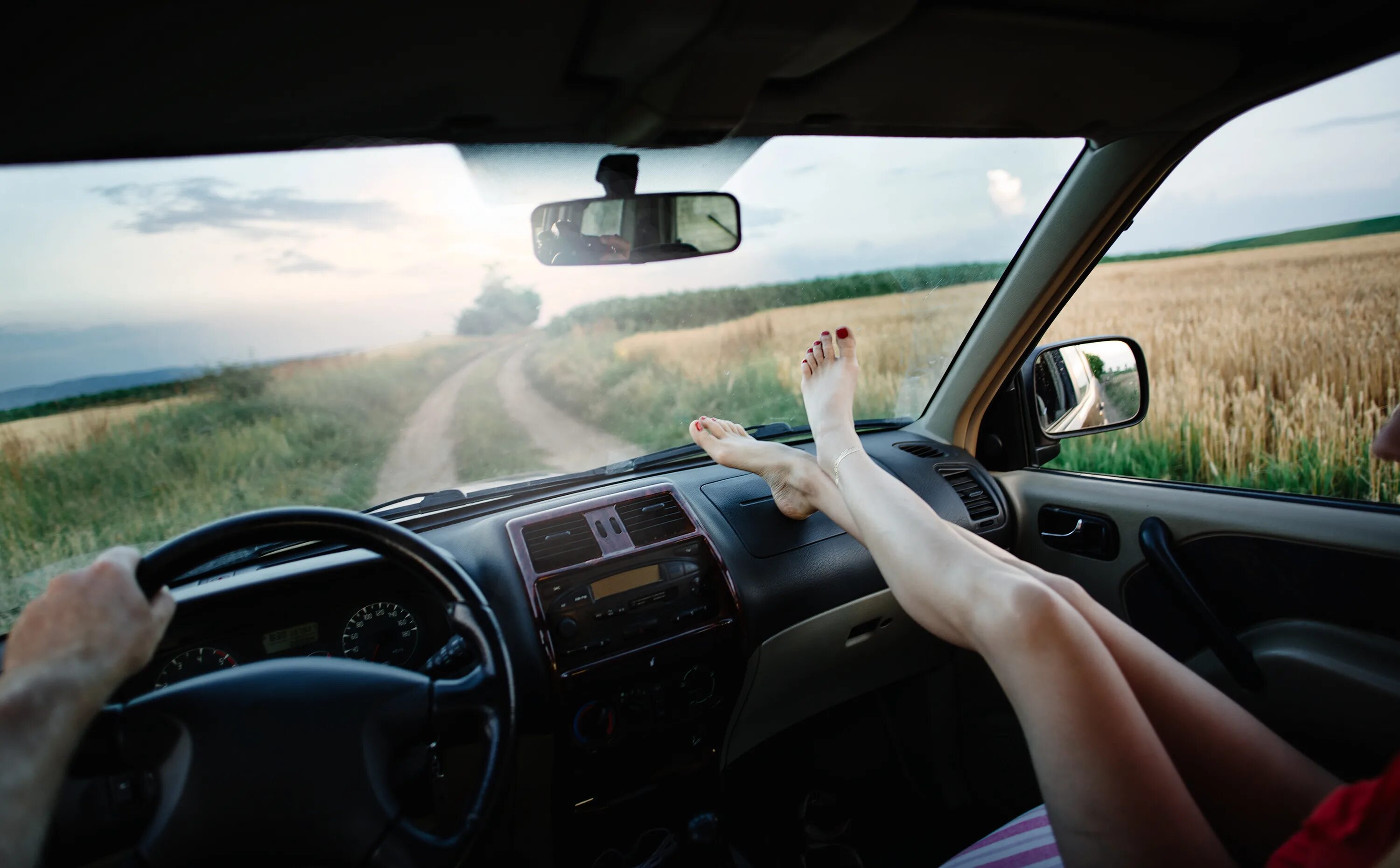 Car ride here. За рулем машины. Вид из окна машины. Машина лето. Рука из окна машины.