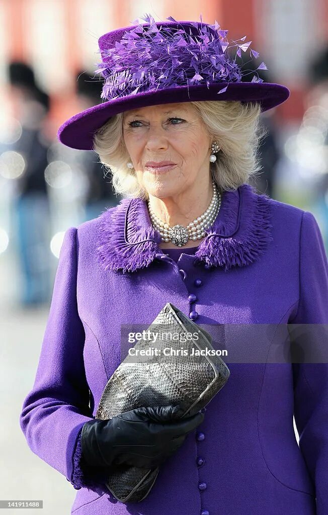 Кровать camilla new. Camilla new. Camilla new. Camilla new аскона. Машина принца чарльза.