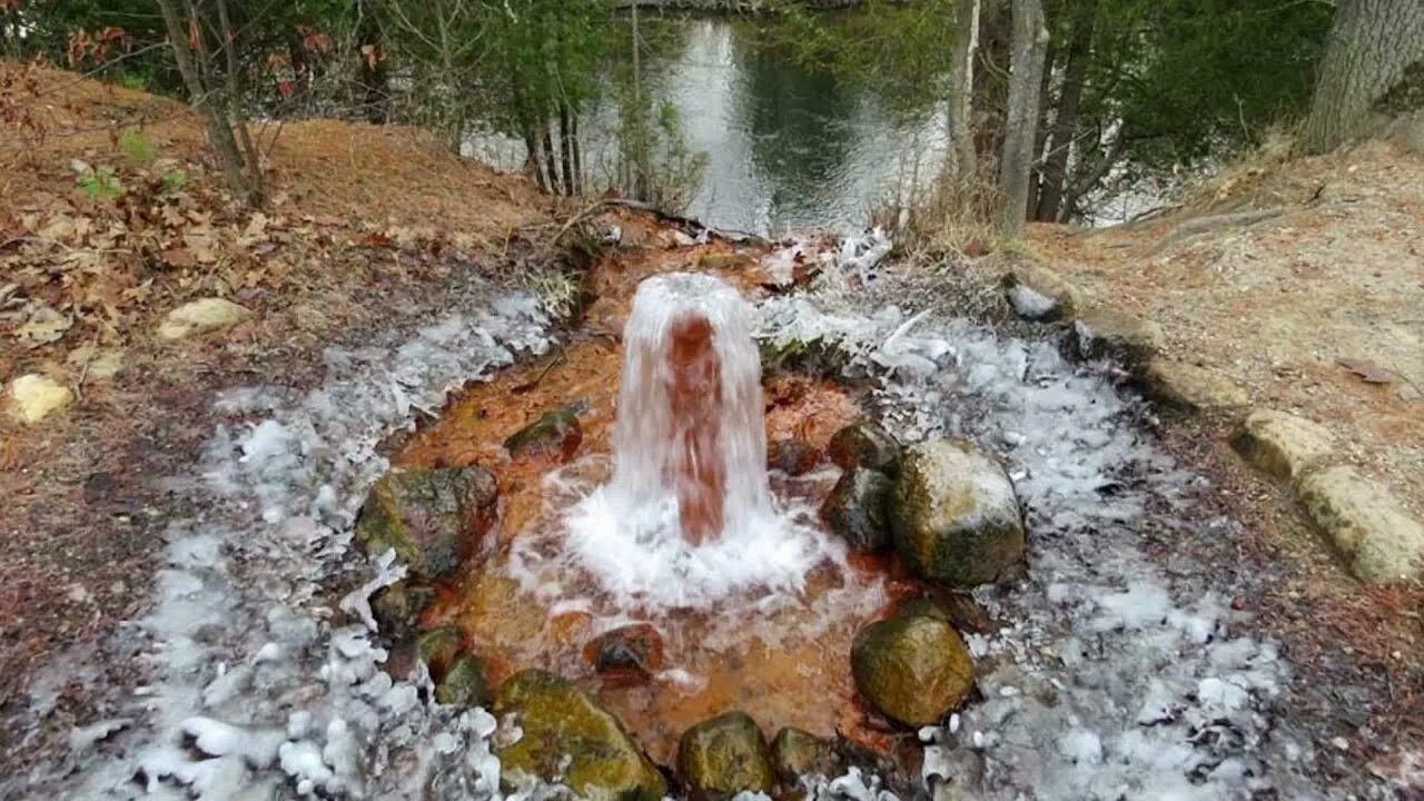 Родник на какой глубине. Артезианская скважина фото. Колодцы Артезиан. Гора природа Артезиан вода. Артезиан Прохладный.