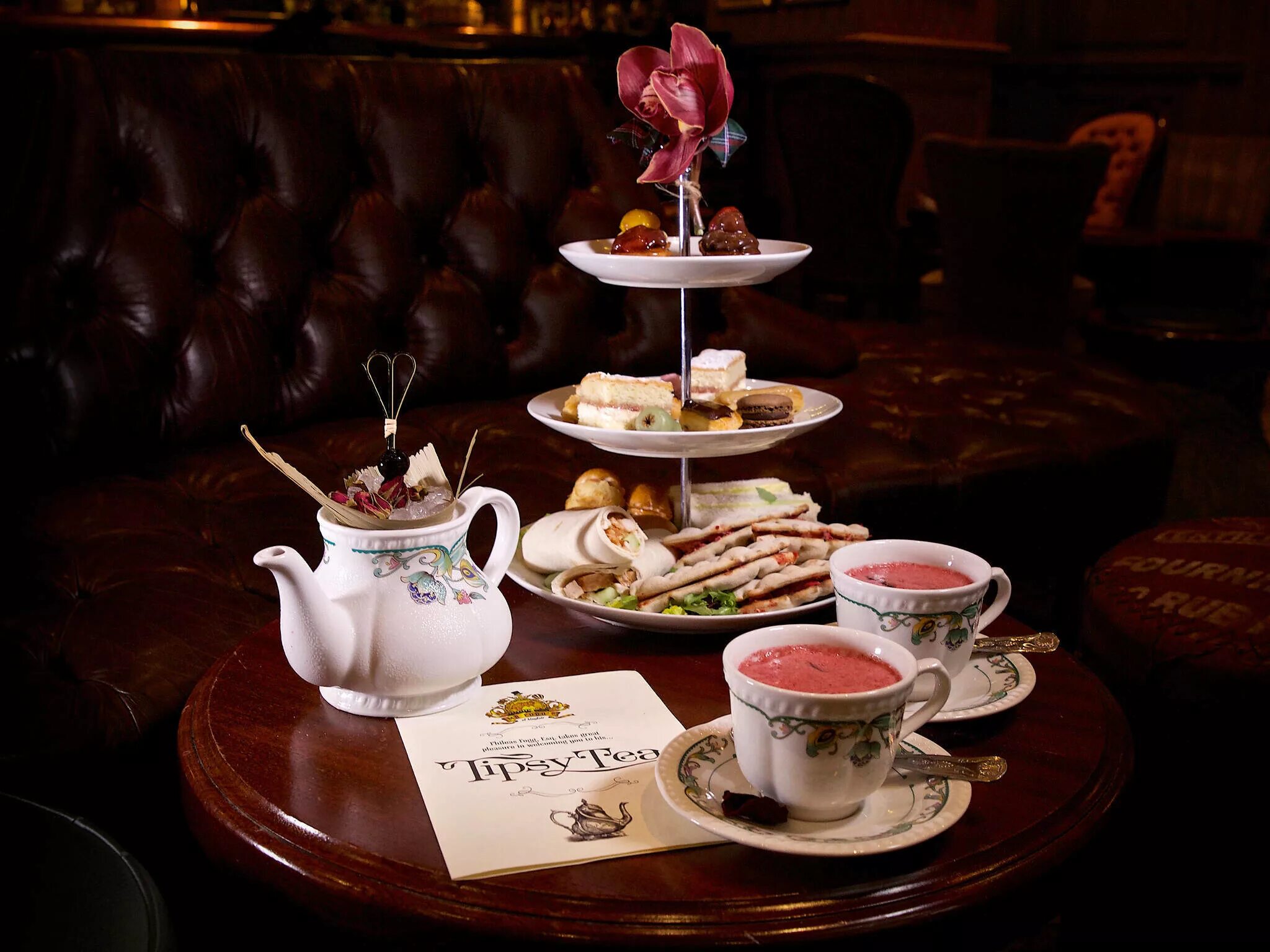 Чайная в англии. Afternoon tea: традиционное английское чаепитие. чай лондон. традиции чаепития в великобритании. традиция чая в англии.