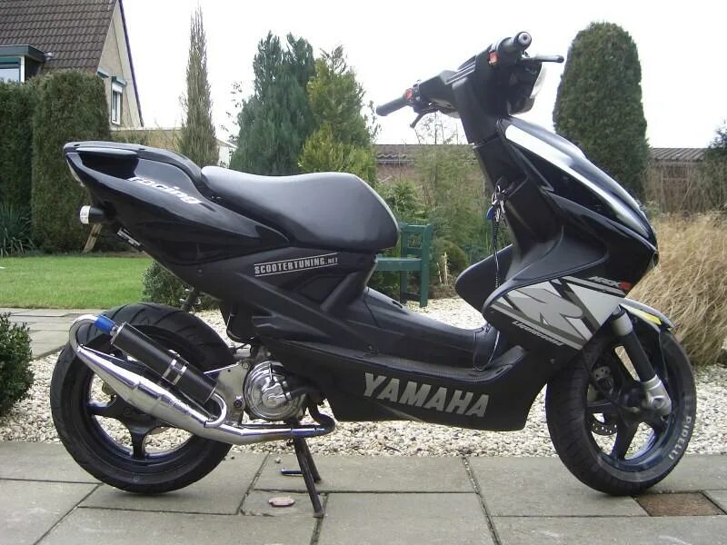 Yamaha Aerox черный. Yamaha Aerox 50 2010 года. Yamaha Aerox 125cc Black. Yamaha CX-7 скутер. Блэк скутер