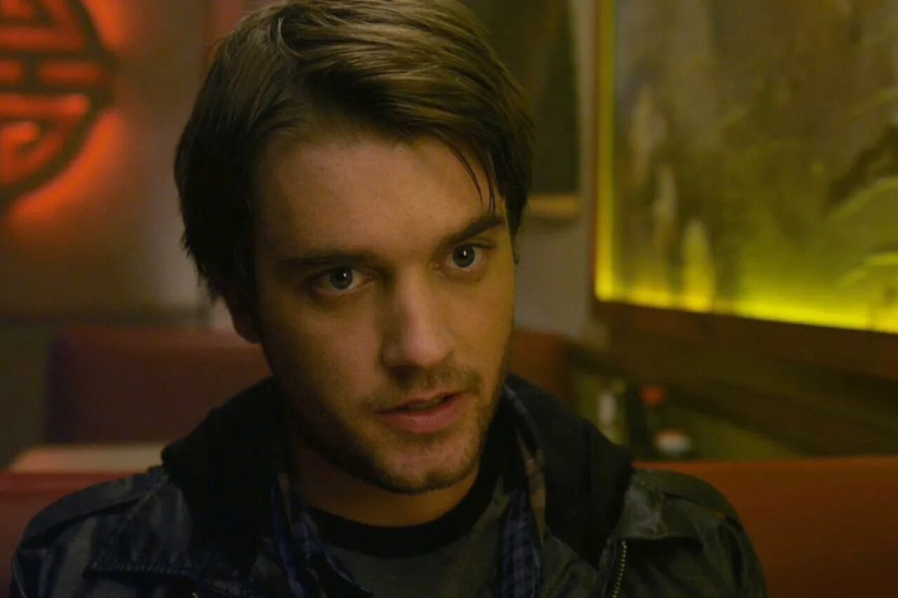 The end john. Чейз Уильямсон. John dies at the end. Чейз Уильямсон фильм. Чейз Уильямсон в фильме сирена.