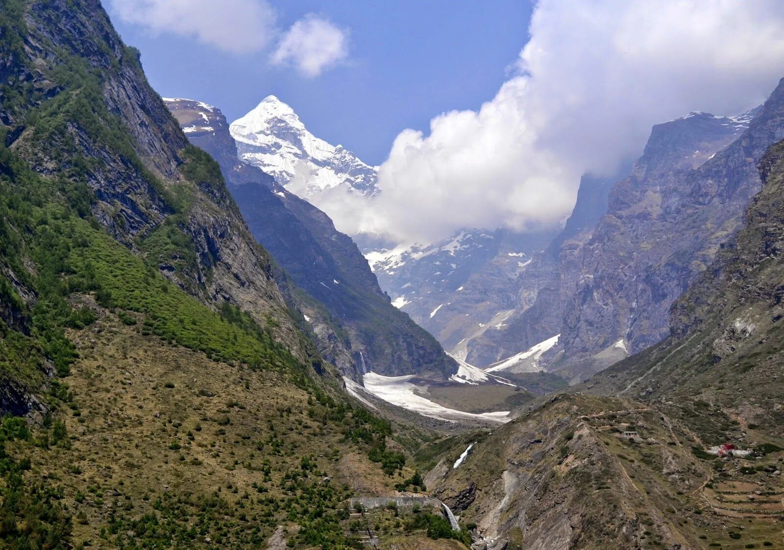 Реки берущие начало в гималаях. Ганга Гималаи. Река Ганга в Гималаях. Исток реки Ганга в Гималаях. Исток реки ганг.