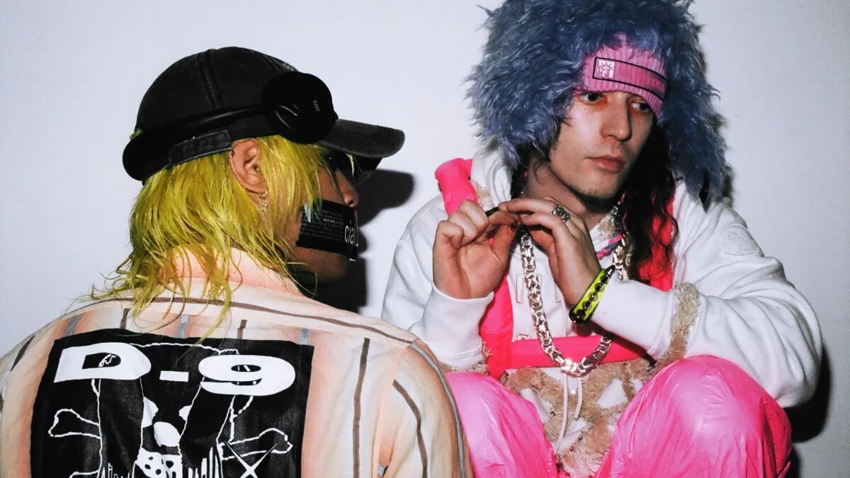 Bladee ecco2k. Ecco2k рэпер. bladee. bladee ecco2k crest. bladee rapper.