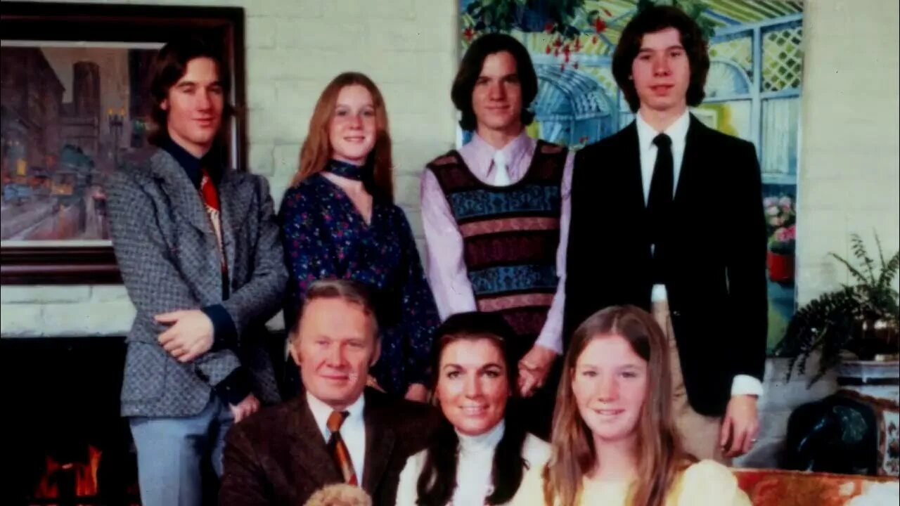 Семья лаудов реалити 1971 г сша. Портрет большой семьи. Клан кольтов австралия. Reality family. @andrews millety.