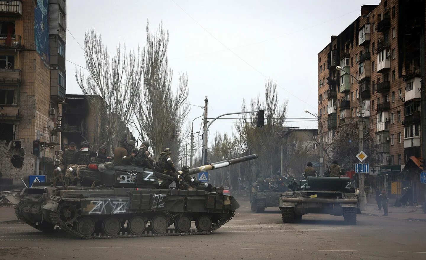 Украинские танки в Мариуполе 2022. Мариуполь апрель 2022 ДНР. Мариуполь военная операция