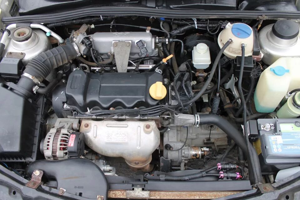 Двигатель автомобиля чери. Chery Amulet a15 двигатель. Двигатель Chery Amulet 1.6. Мотор чери амулет а15. Черри амулет а15 двигатель.