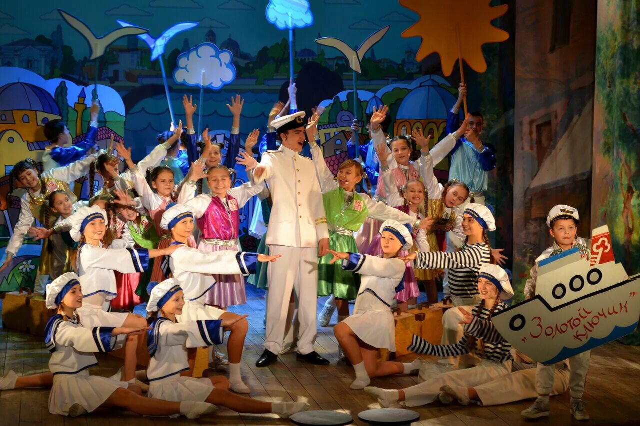 Крымский государственный тюз. Крымский театр юного зрителя. Крымский государственный театр юного зрителя евпатория. Крымский тюз зал. Крымский тюз зеленый зал.