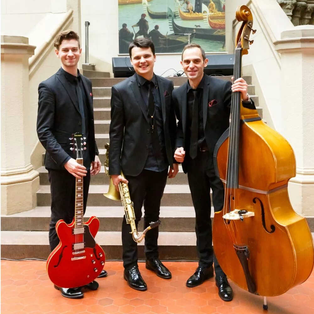 Jazz band кавер группа. Группа сальск джаз бэнд. Джаз группа москва. Кавер джаз бэнд. Джаз стильные вертикальные фото.