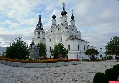 Главный храм города или монастыря