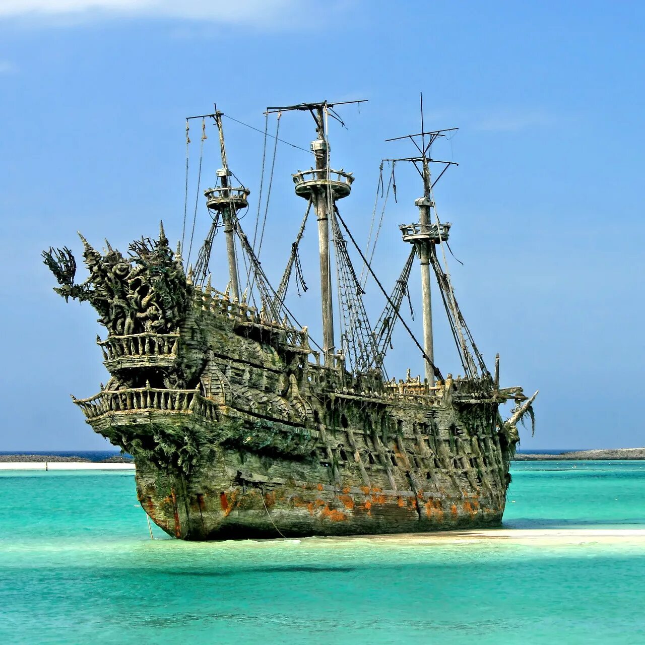 айсберг и титаник. титаник 2 лайнер. парусник месть королевы анны. галеон васа. модель корабля.