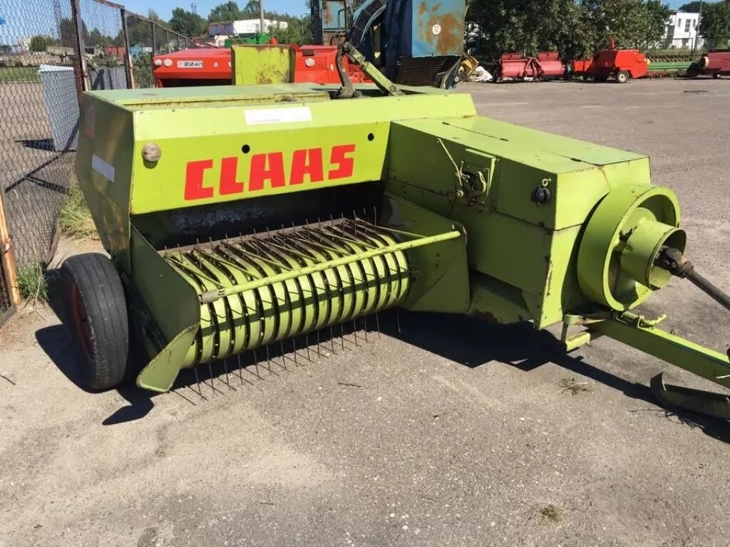 Подборщик claas. Пресс-подборщик тюковый. Пресс-подборщик тюковый пт-800. Пресс подборщик класс Маркант 40. Пресс подборщик квадратные тюки.