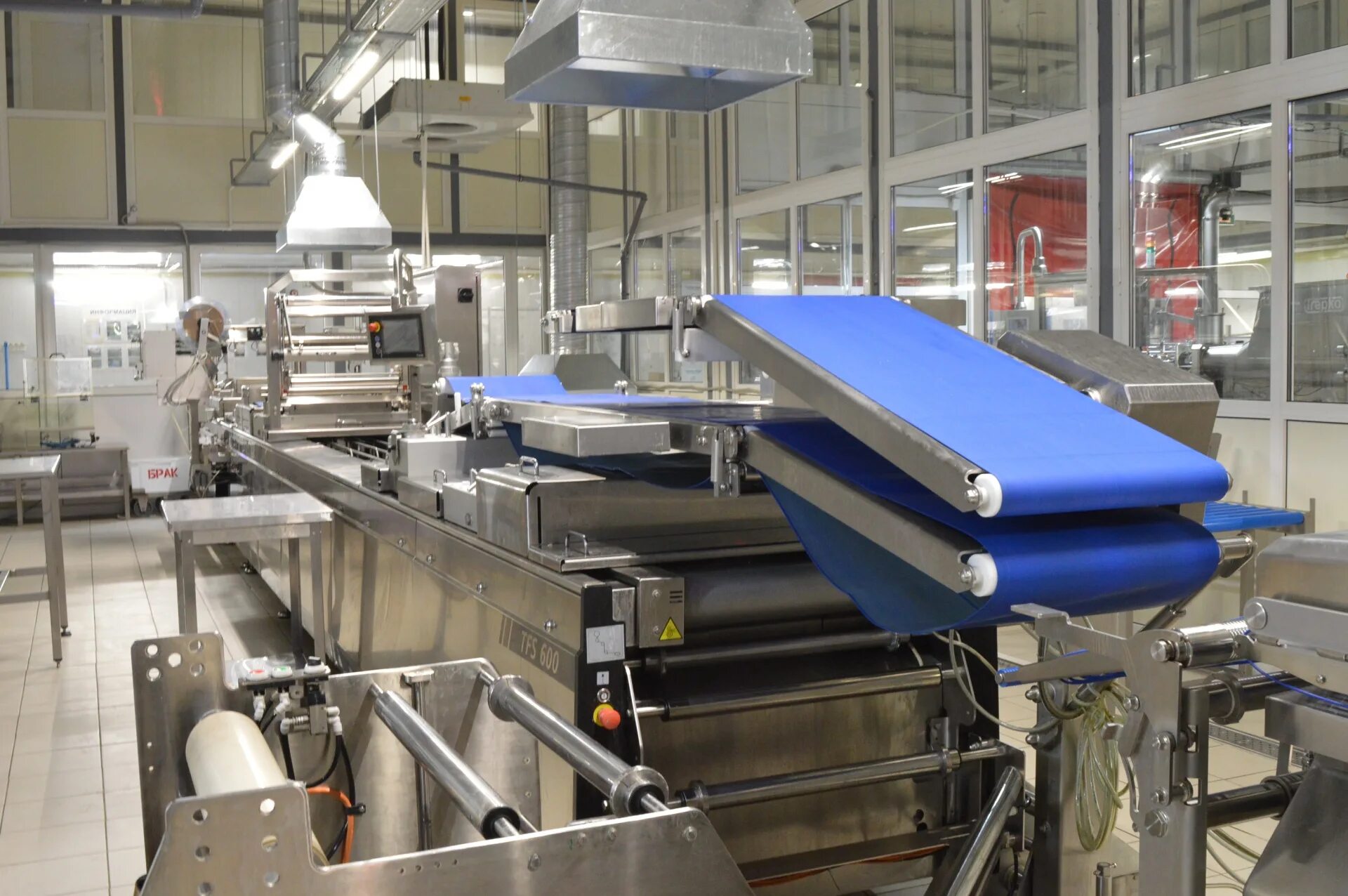 Hm-600 g кашировальная машина. Rolstech оборудование. Вышивальная машина рикома rcm 1201. См оборудование. Термоформовочная машина ulma tfs-300.