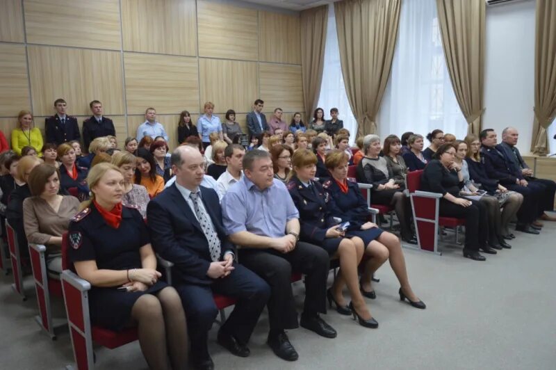 Миграционная служба свердловской области. Сотрудники УФМС. Начальник УФМС по Свердловской области. Сотрудники УФМС Свердловской области. Сотрудники отдела ФМС Одинцово.