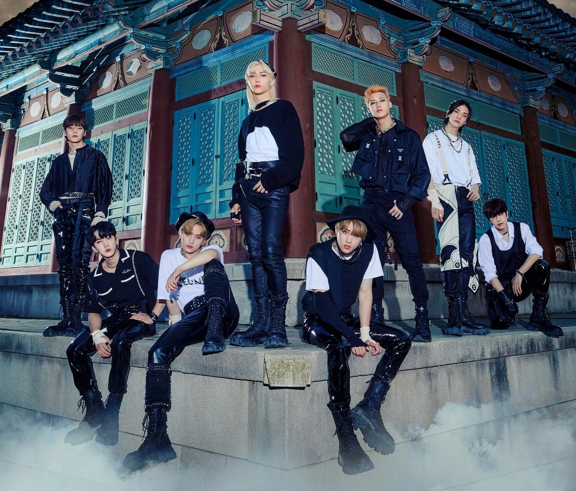 Стрэйкидс 2024. Stray kids песни hitmos me. Stray kids ex обложка. Cover me stray kids. Stray kids 5 star обложка.