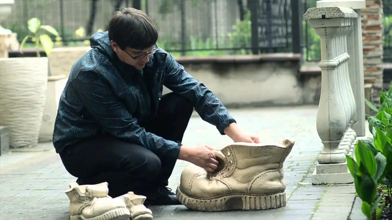Часы башмак. Кашпо башмак. керамический башмак кашпо. декоративные кашпо башмак. японские башмаки лечебные.