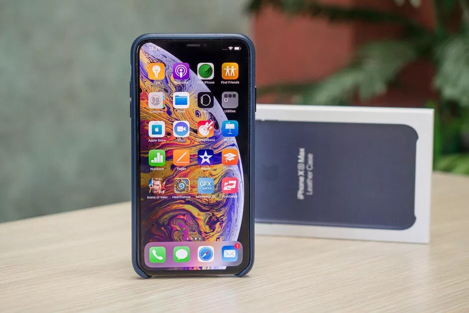 Iphone xs черный. Iphone XS Max. Apple iphone 10 XS. Айфон 10 XS Max. Айфон XS Макс.