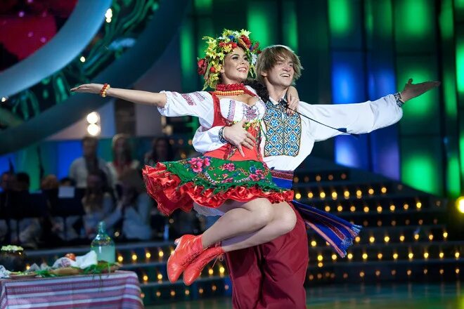 Украинский танец. Украинки танцуют. Украинский народный танец украинские народные танцы. Парный народный танец