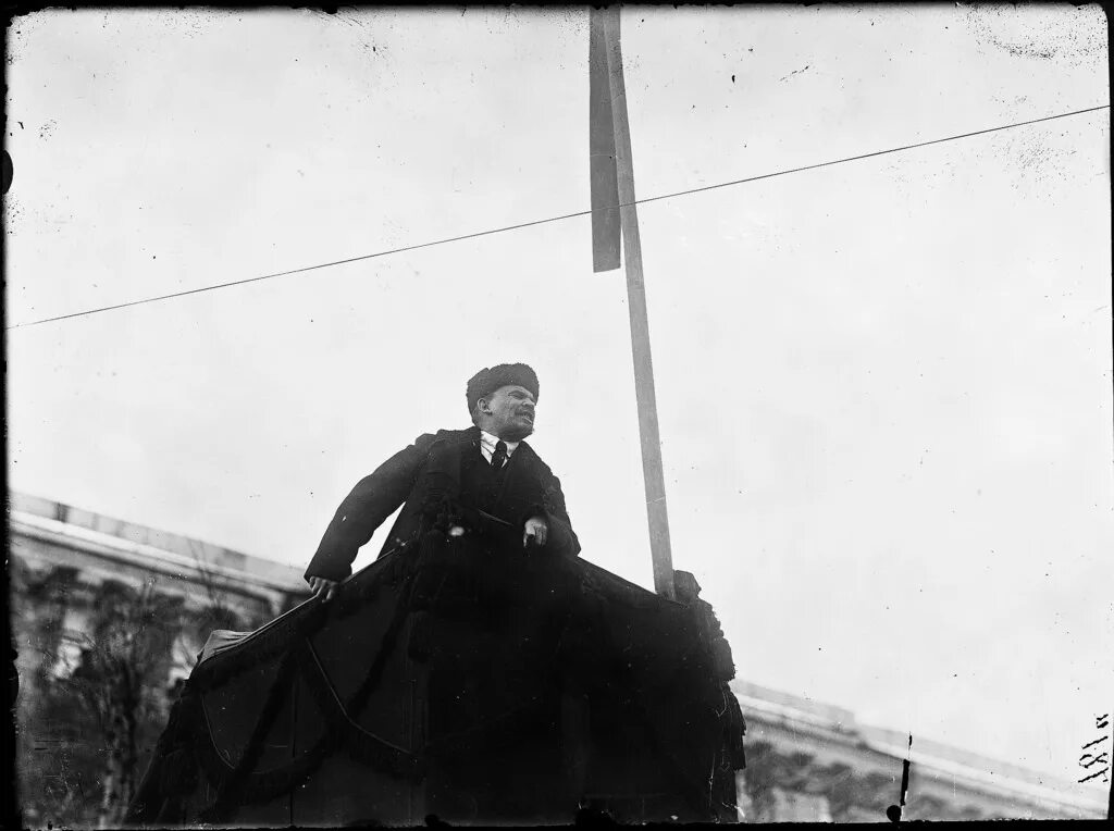 Ленин выступает 1917. Ленин оратор. Первая речь ленина. Первая речь ленина. Ильич ленин оратор.
