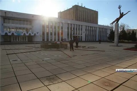 Напротив дома культуры