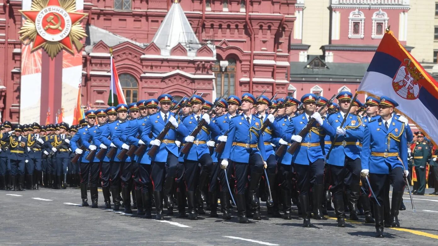 Парад войск в москве. Парад Победы 2020 сербские гвардейцы. Сербская армия на параде в Москве. Парад Победы 2020 Сербия. Сербская армия на параде Победы в Москве.