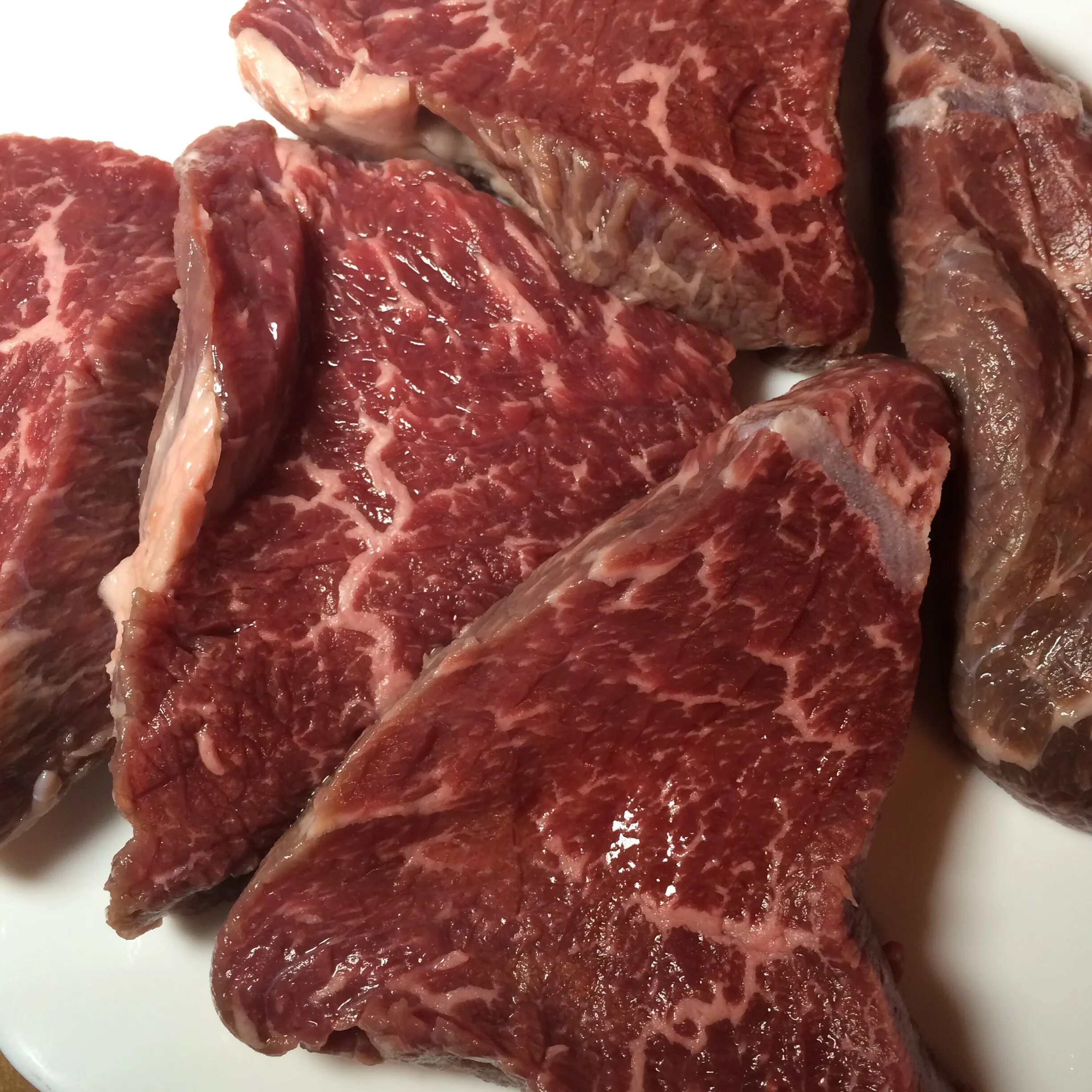 Лопаточная корейка говядина. Котлетное мясо 80%. Как выглядит мясо говядины. Толстый край отруб говядина. Как выглядит мясо говядины.