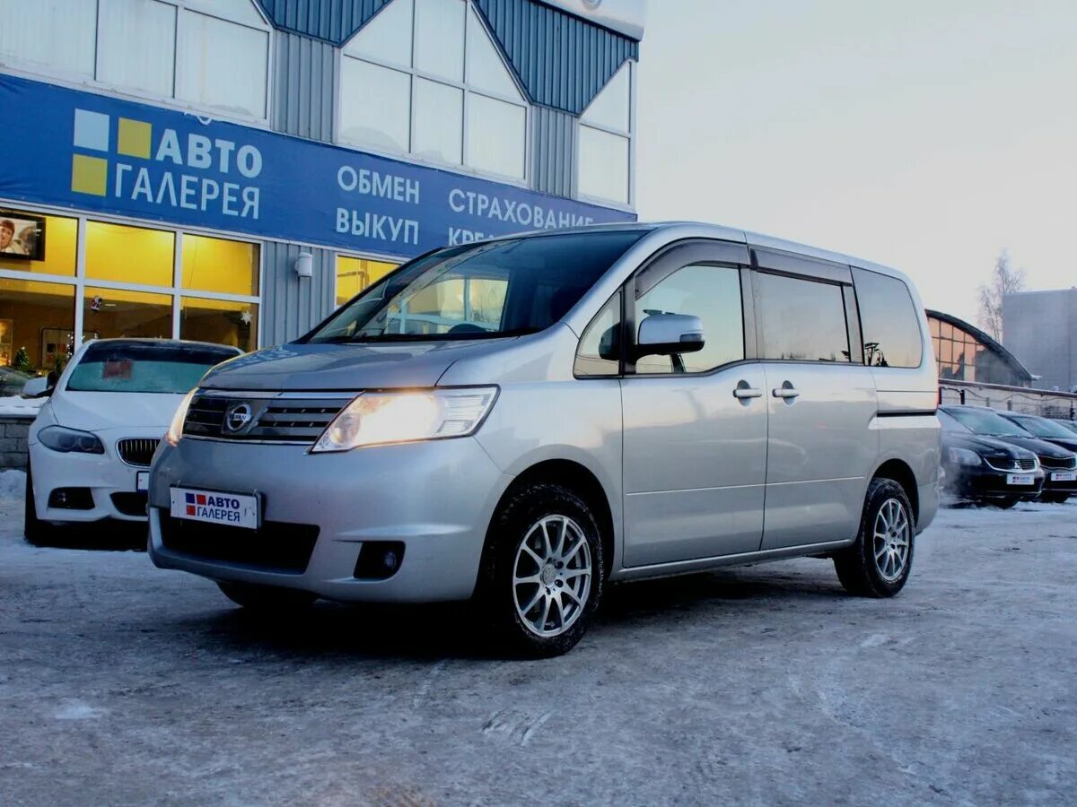 Машина Ниссан Серена. Микроавтобус Ниссан Серена. Nissan Serena III. Ниссан Серена минивэн 2009.