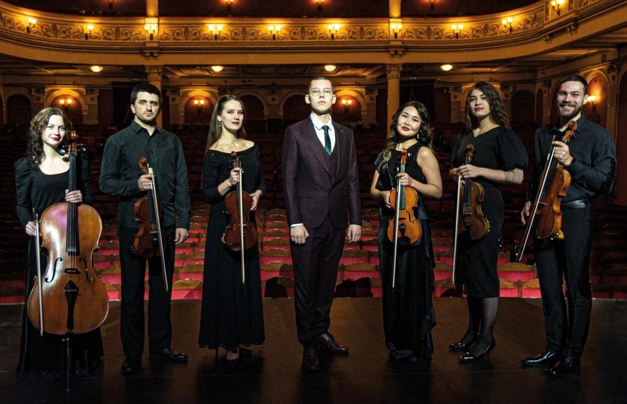 Neo orchestra фото. Neo classic orchestra. Оркестр неоклассика. Оркестроника. Солисты неоклассика людовико эйнауди.