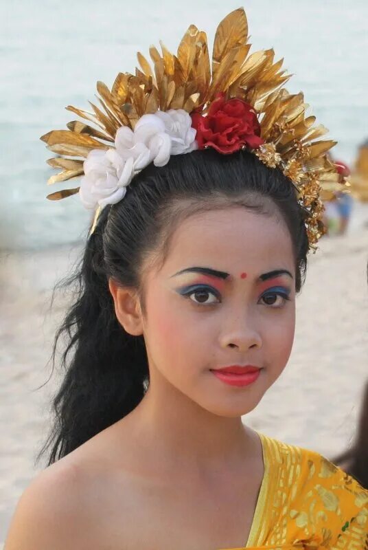 Индонезия девушки. Индонезийки балийки. Индонезийские красавицы. Индонезийцы внешность. Балийские девушки.