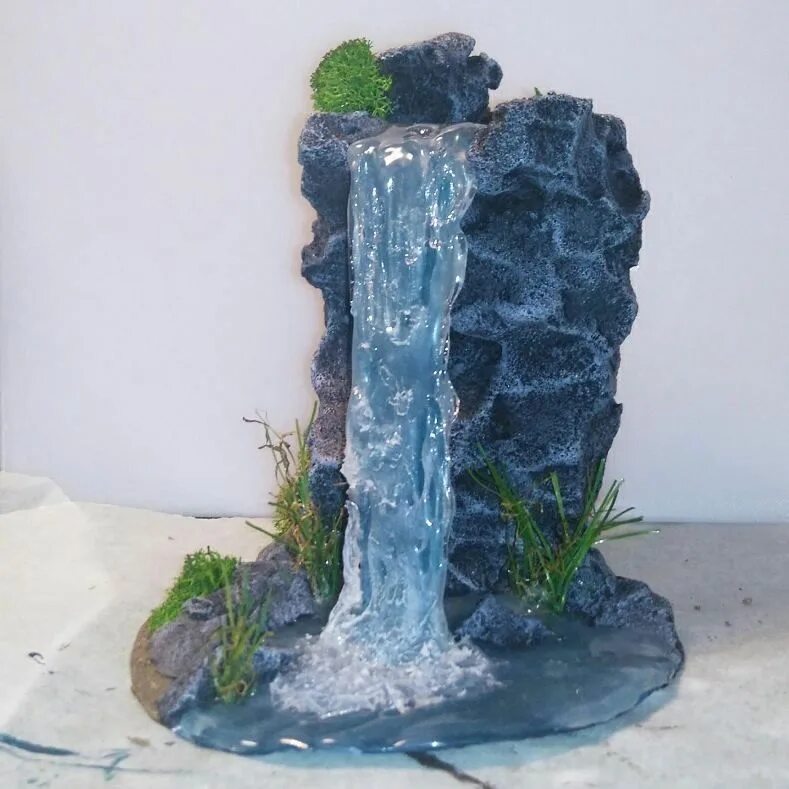 Фонтан из пластилина. Имитация воды для поделок. Имитация водопада из камней. Поделка фонтан. Декорации водопад.