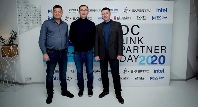 Partners day. Our partners page. Рукопржа. Work sport keystone logistics. Partners day.