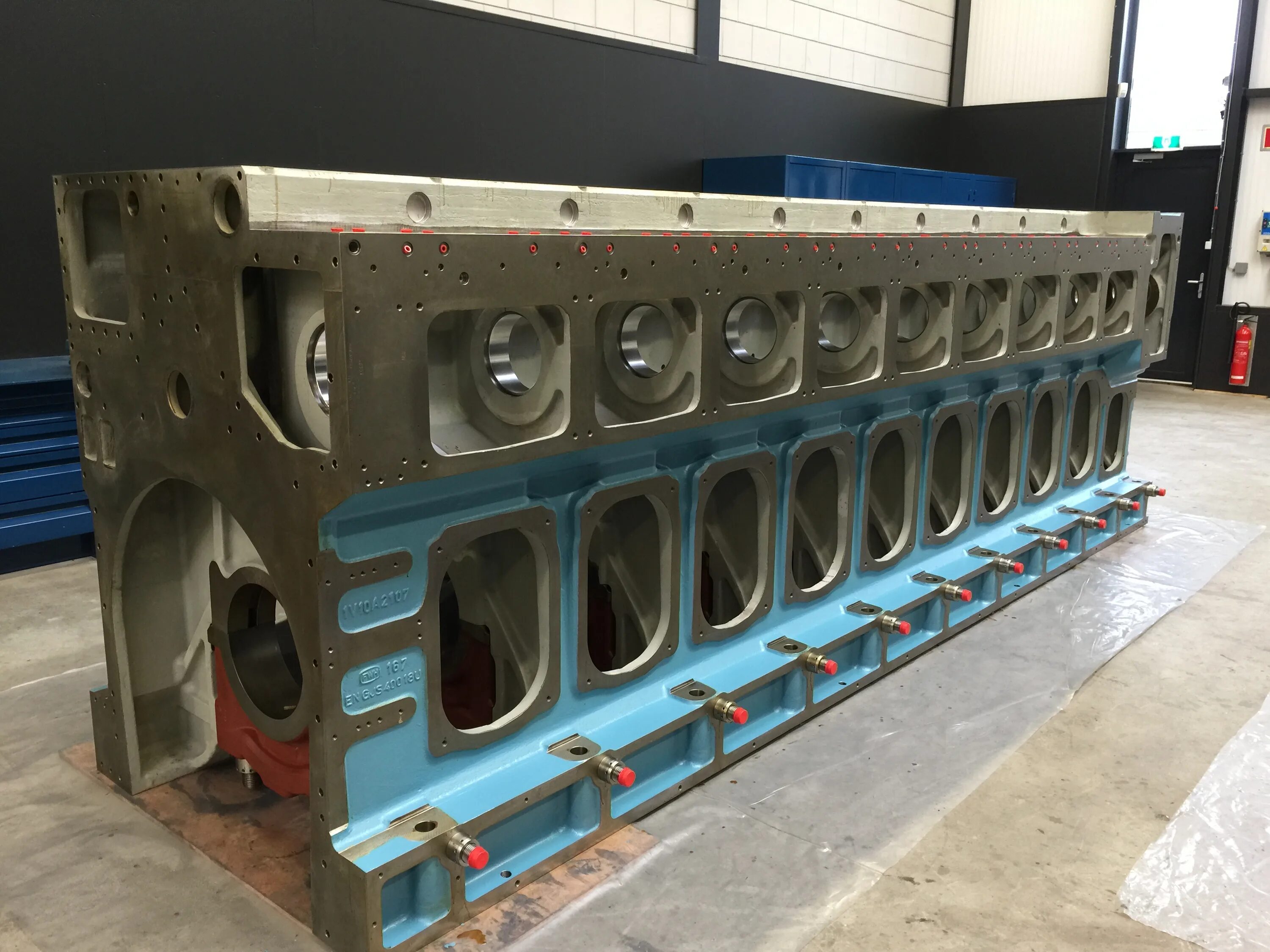 Блок цилиндров дизеля. Блок цилиндров судового дизеля. wartsila 16v32. wärtsilä 32 w 7l32 дизельгенератор. фундаментная рама дизеля д-50.