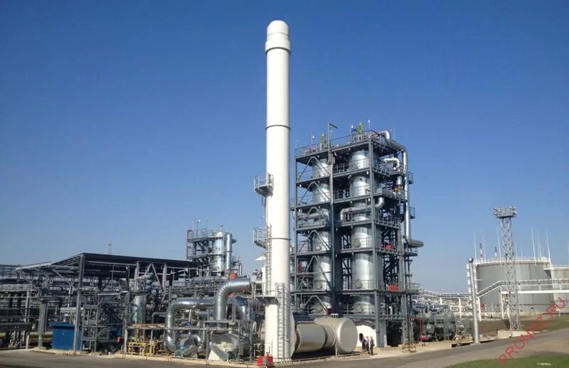 Нефтеперерабатывающий завод в одессе. Пожар на нпз. Пораженные нпз. Нпз нигерии. Капотня завод мнпз.