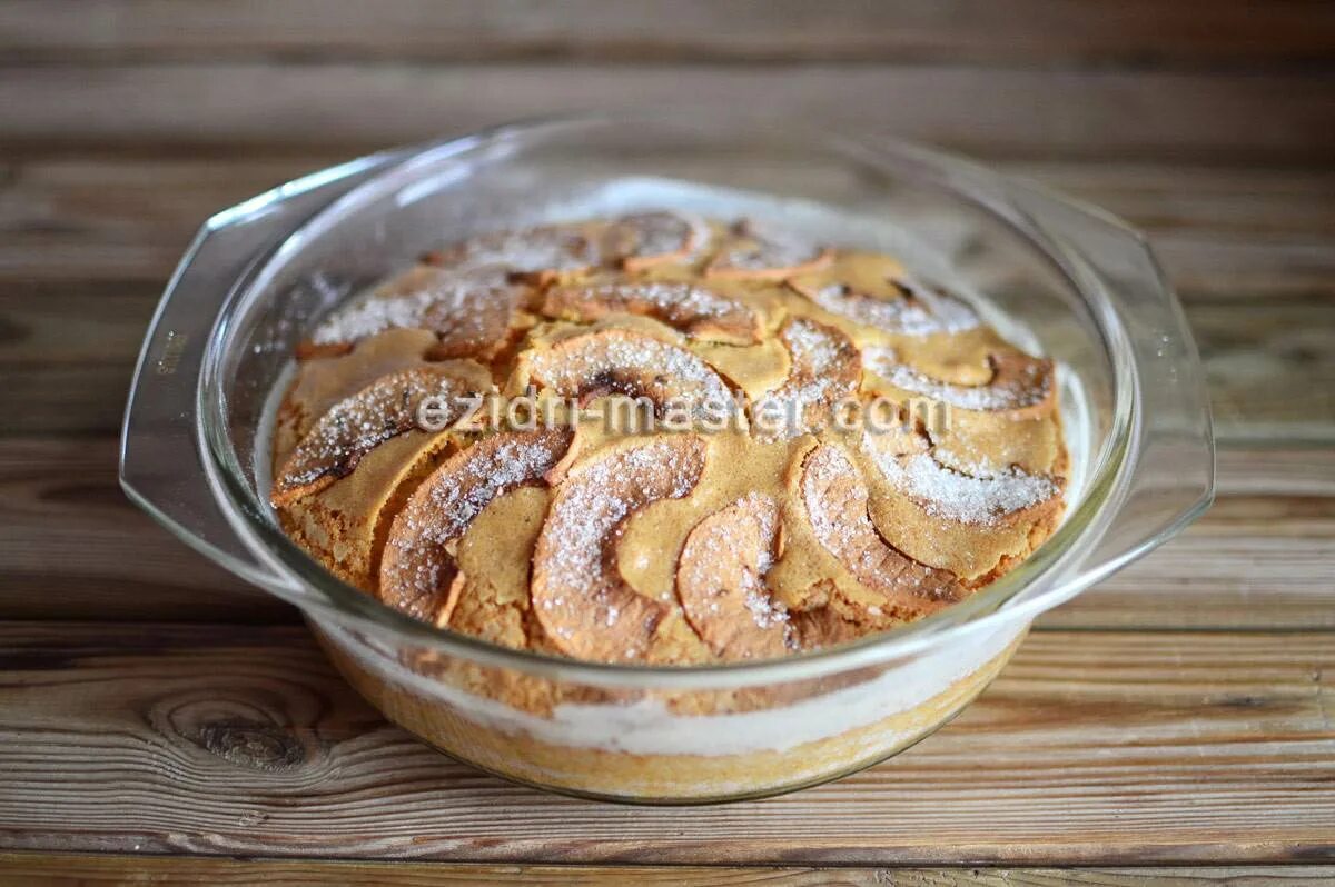 Рассыпчатый яблочный пирог. Пирог с сушеными яблоками. шарлотка с сушеными яблоками. пирог из сушеных яблок. шарлотка с сушеными яблоками в духовке.