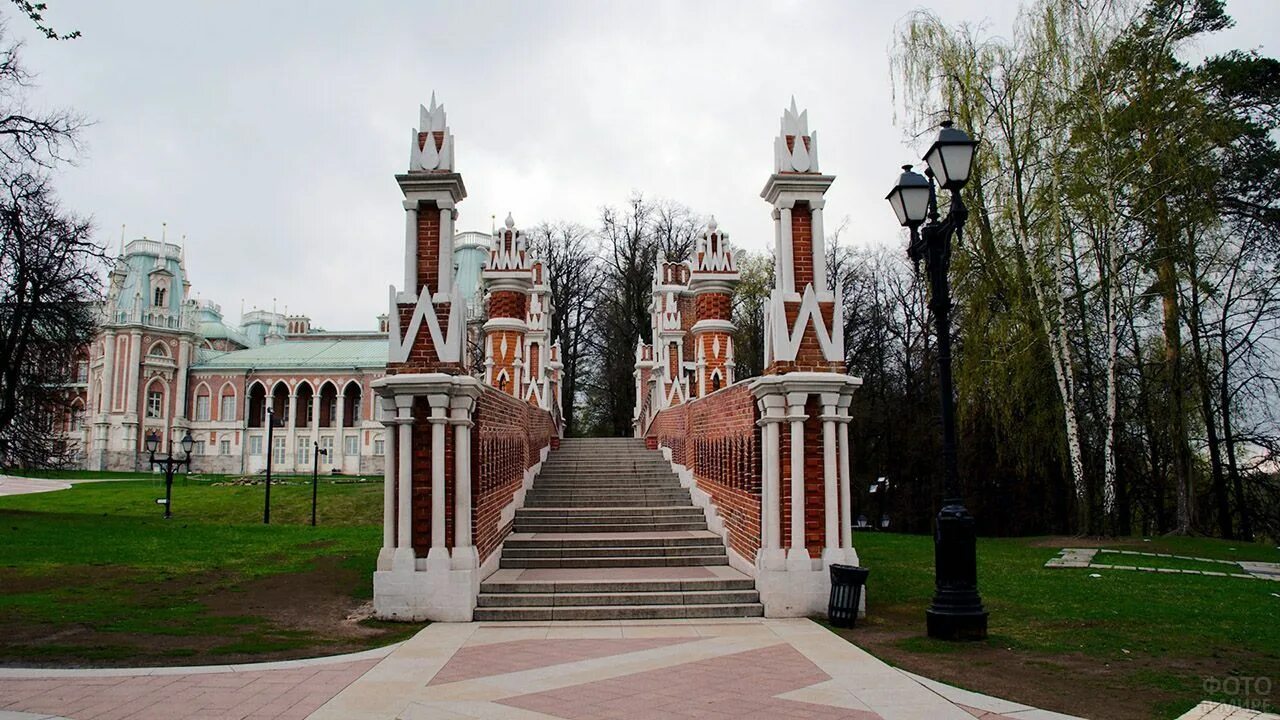 Царицыно инн. Царицынский парк в Москве. Царицыно музей-заповедник фигурный мост. Фигурный мост в Царицыно. Парки Царицыно в Москве 2023.